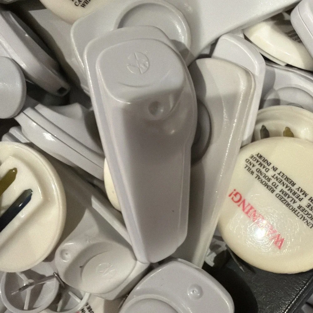 Lot of 100 Security Tags Anti Theft Sensors Retail Clothing Clothes